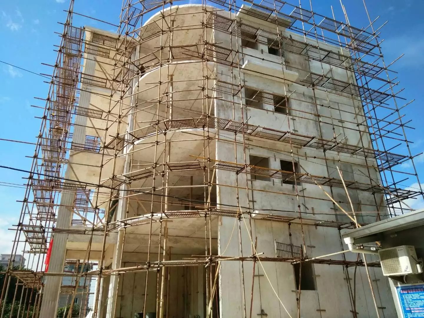 平桥星河绿色环保装配式建材在福建修建的五层别墅建筑